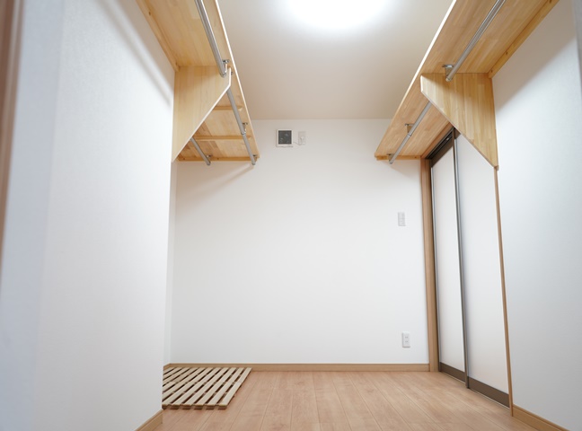 施工後<br />増築した部屋です。<br />枕棚を設置して、収納スペースが多くなりました。