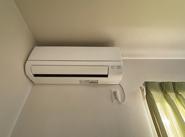 施工後<br />
２階洋室のエアコンです。<br />
三菱 霧ヶ峰 MSZ-GV2223-Wを設置しました。