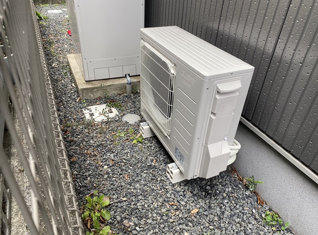 施工後<br />今回はエコキュートに交換なのでヒートポンプを設置します。ヒートポンプの設置場所はお客様と相談して決めます。