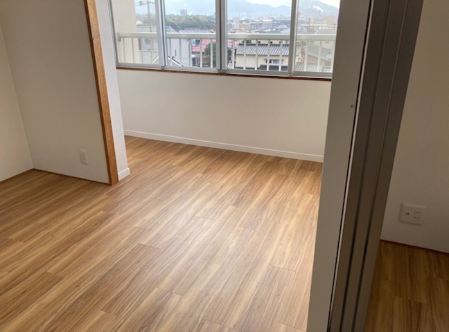 施工後<br />和室の畳を撤去して、床は下地工事後フロアタイルを貼っています。壁、天井も下地工事後にクロスを貼ってきれいに仕上げました！