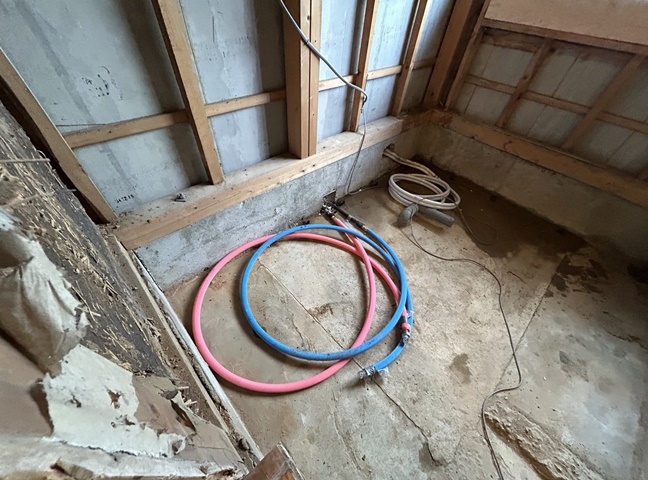 施工中<br />配管をやり替えました。