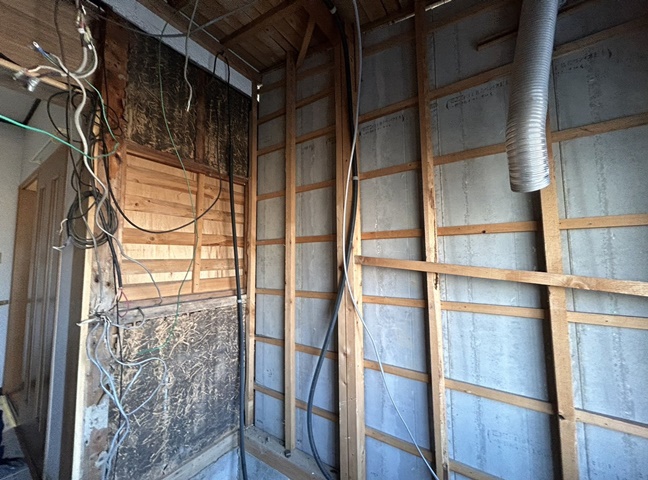 施工中<br />解体後ダクト工事、電気工事もします。