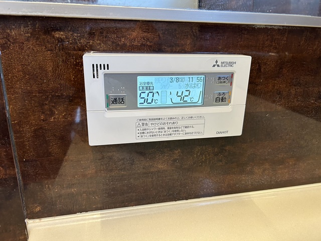 施工後の浴室リモコンです。しっかりとコーキングしています。