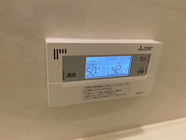 施工後の浴室リモコンです。<br />水が入らないようにしっかりコーキングしています。