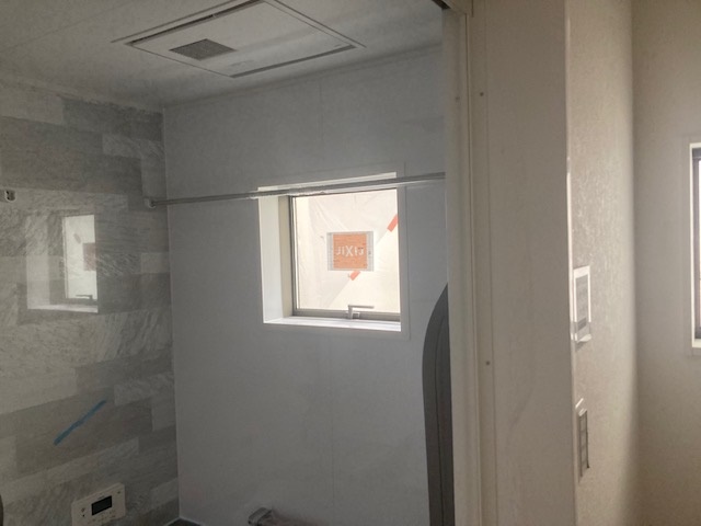 換気暖房も取付いたしました。