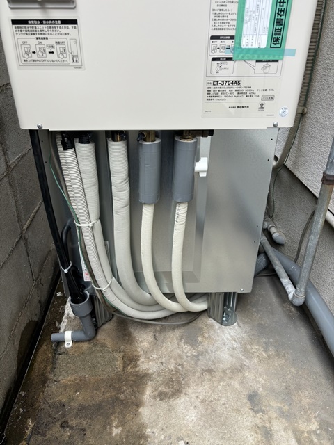 配管工事完了です。<br />後は配管カバー取付をして試運転を行います。