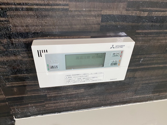 施工後の浴室リモコンです。<br />周りをコーキングして水が入らないようにしています。