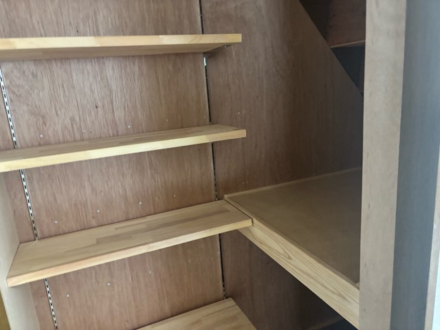 稼働棚になっているので、その時々で使いやすい高さに調整が可能です。