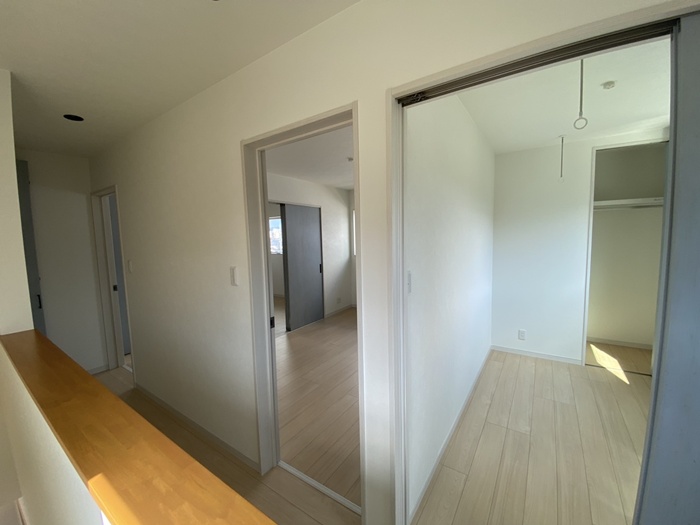 2階の3部屋です。手前はランドリールームになります。