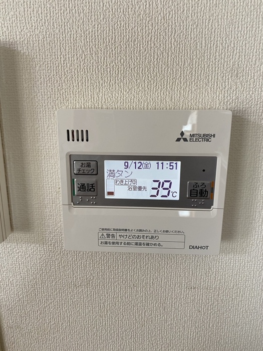 施工後の台所リモコンです。無線LANアダプター付リモコンなので、外出先やリビングからの遠隔操作が可能です。