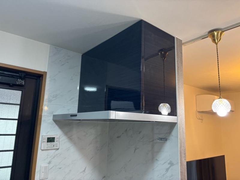 レンジフードもお手入れラクラクなタイプです。