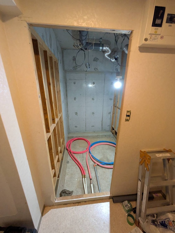 ふだんなかなか見ることのない、マンションの浴室内部です。