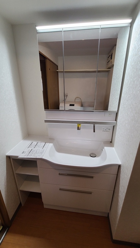 施工後です。位置が高く伸びる水栓は使いやすいうえにお手入れも楽々です。