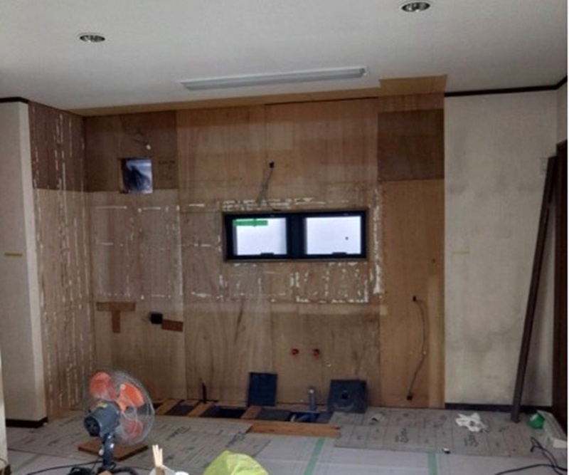 ３階キッチンの施工中です。全て撤去した状態です。