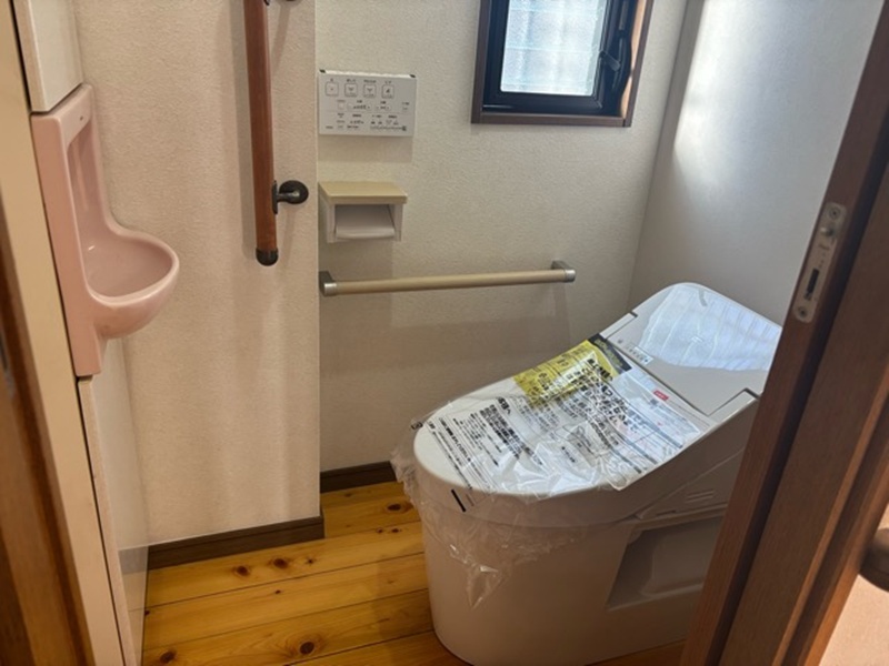 2階には2ヵ所とも手すりを設けました。