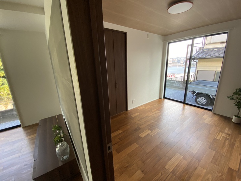 リビングから個室をみたところです。