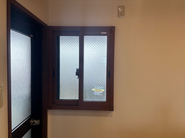 わかりにくいですが、施工後の窓です。