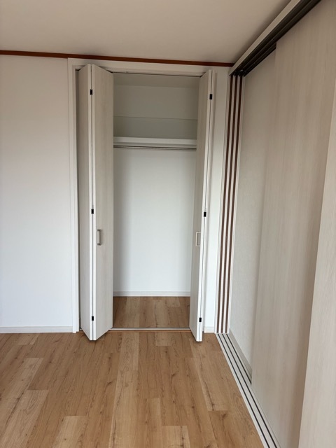 施工後は広々クローゼットになりました。