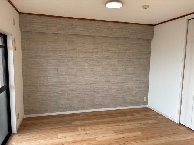 壁のクロスを1面変えると雰囲気がずいぶん変わります。