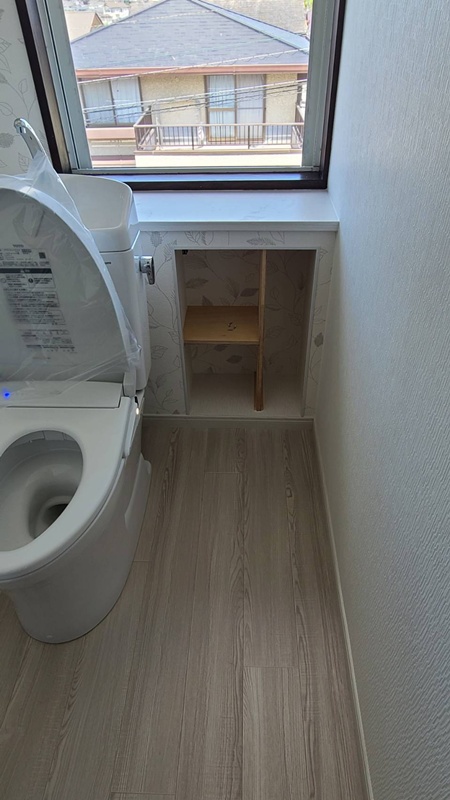 お客様のご希望に沿って造作した棚です。