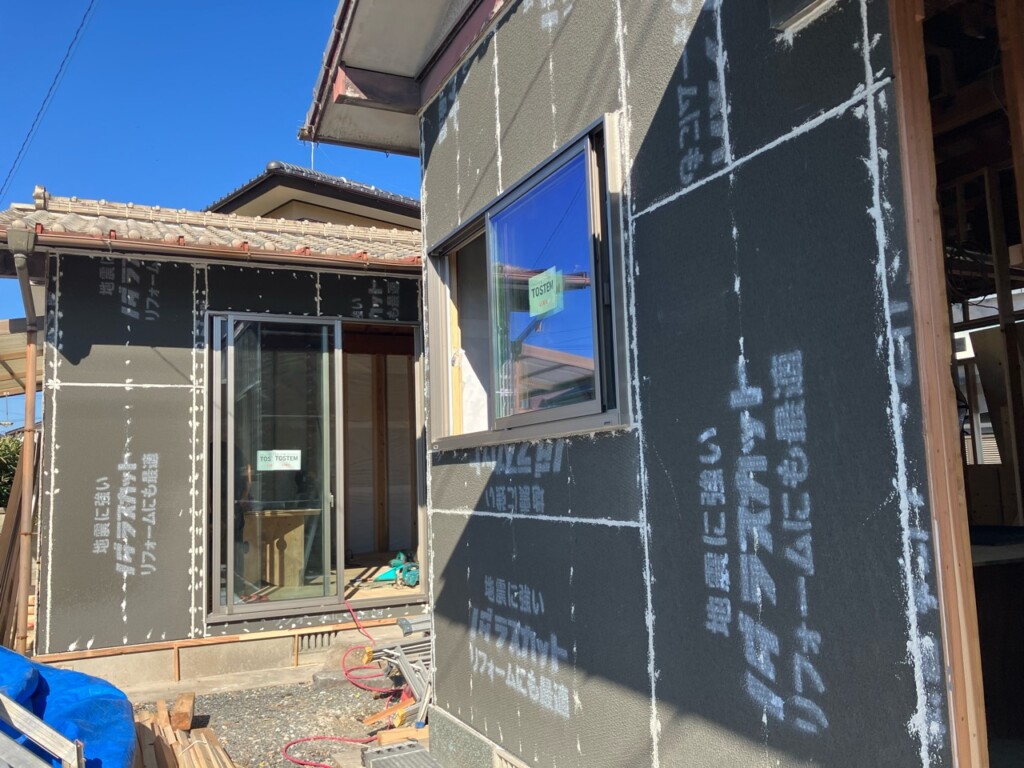 しっかりと全体に耐震補強材が入っています。